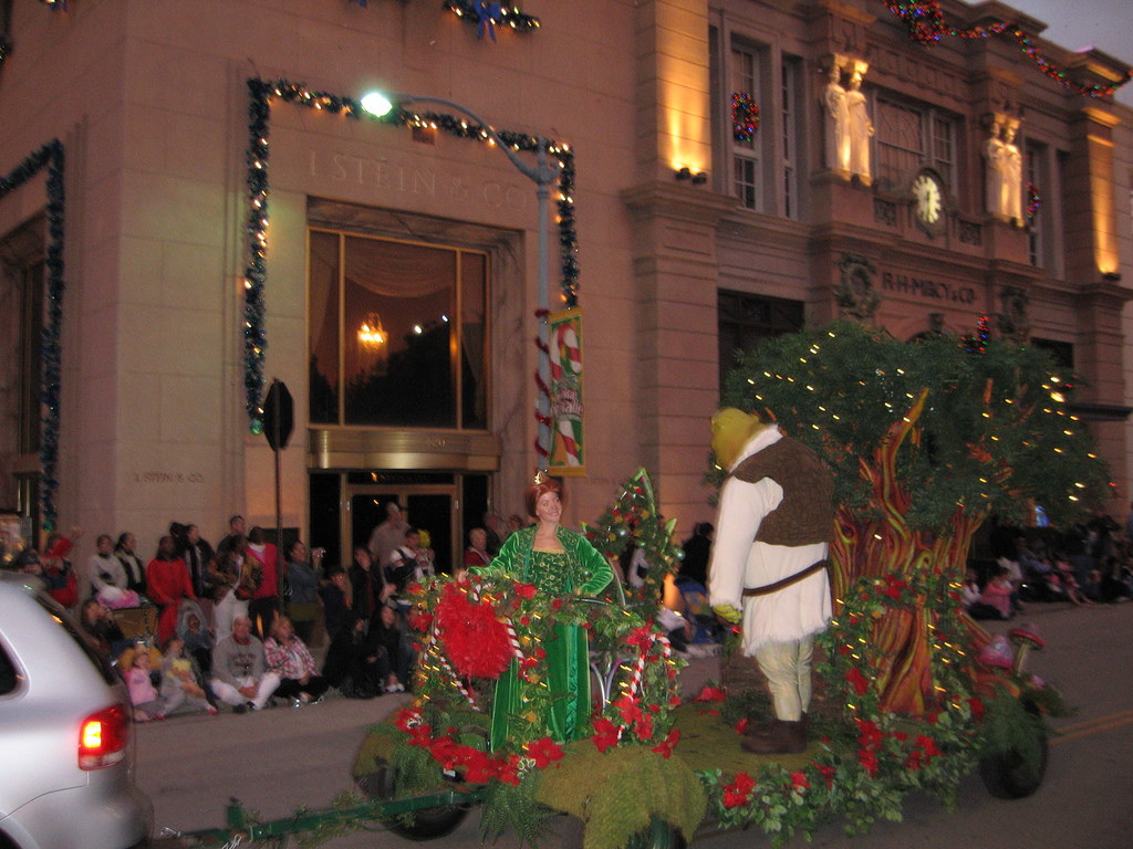 Shrek and Princess Fiona character performers together
