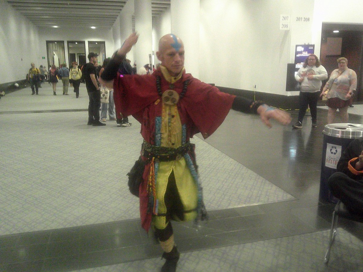 Aang cosplayer in an airbending pose at Anime Boston