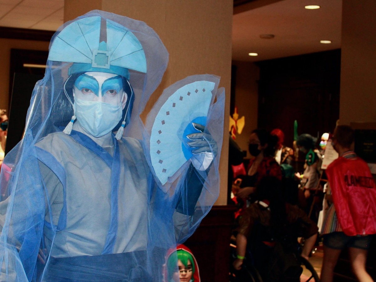 Avatar Kyoshi cosplayer holding her signature fans