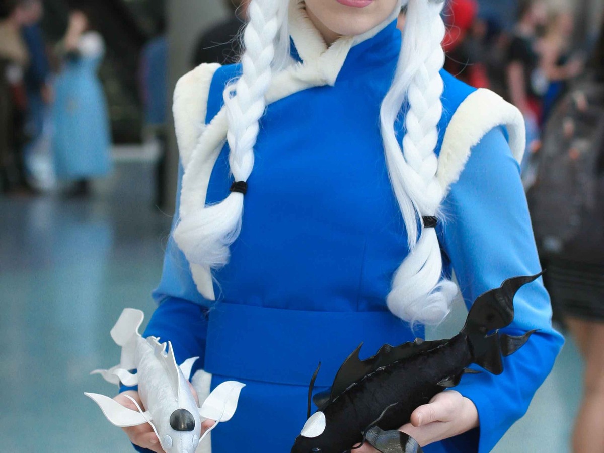 Princess Yue cosplayer in Water Tribe-inspired costume
