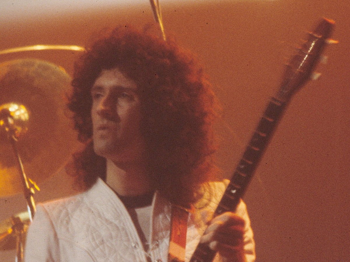 Brian May playing guitar with Queen in New Haven in 1977