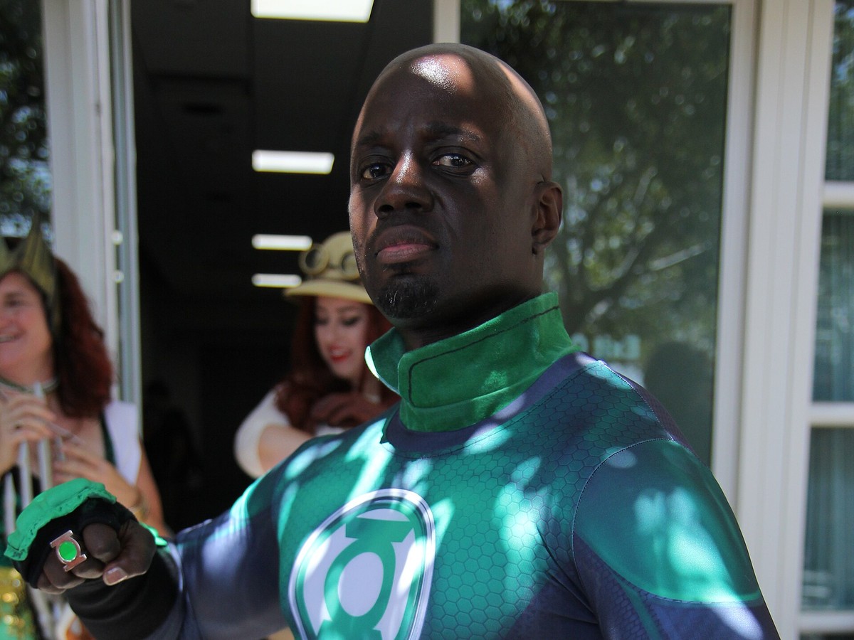 Green Lantern cosplayer displaying the power ring emblem