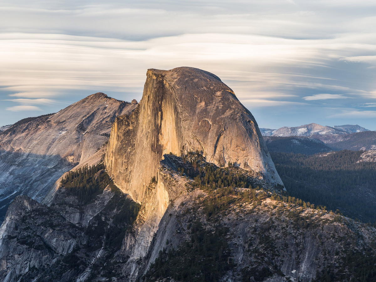 Half Dome and the Sierra Nevada viewed from Glacier Point in Yosemite National Park