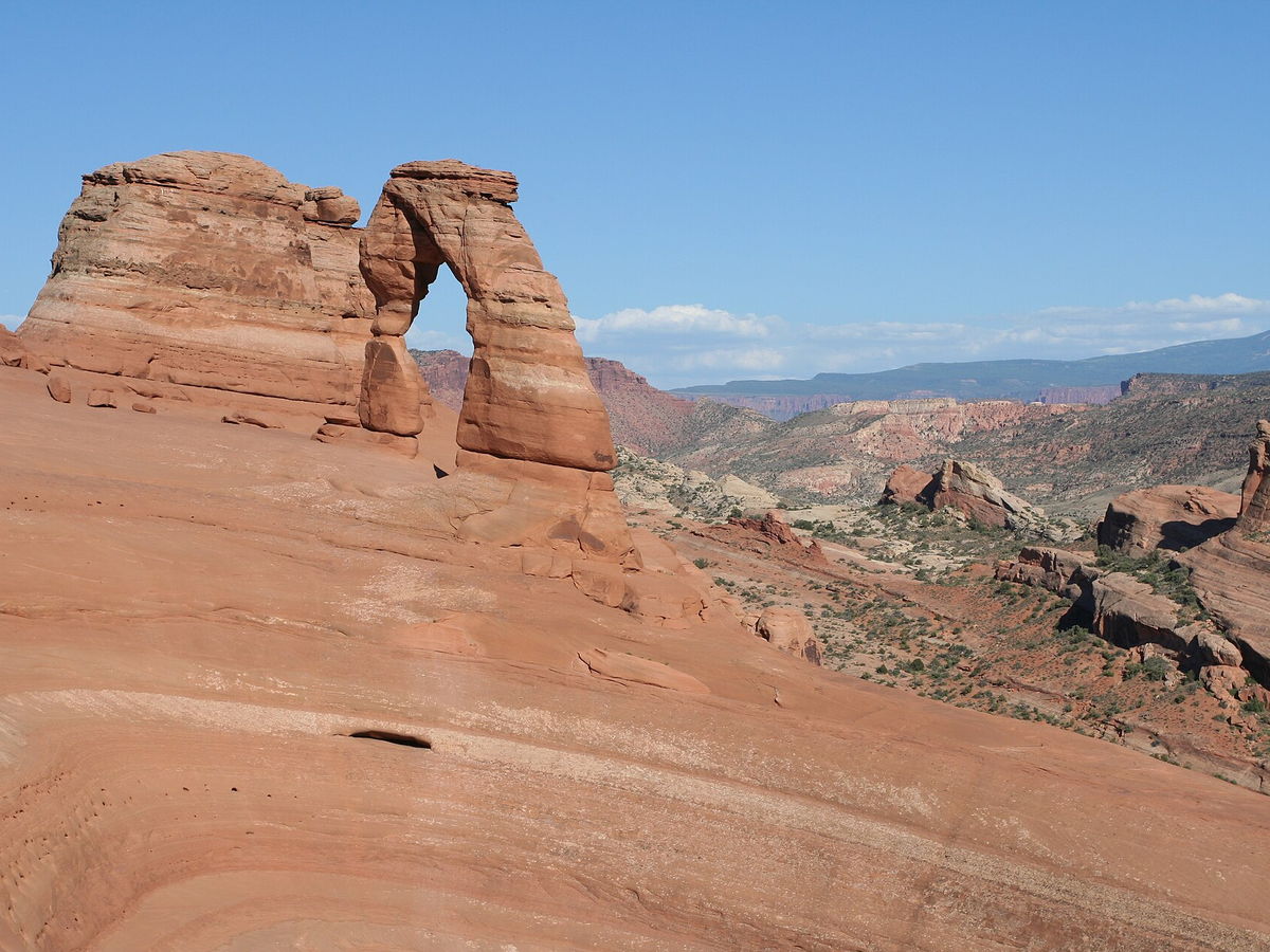Delicate Arch rising above red rock in Arches National Park, Utah