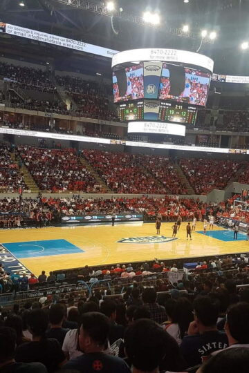 Crowd watching the 2019 NCAA men's basketball championship game
