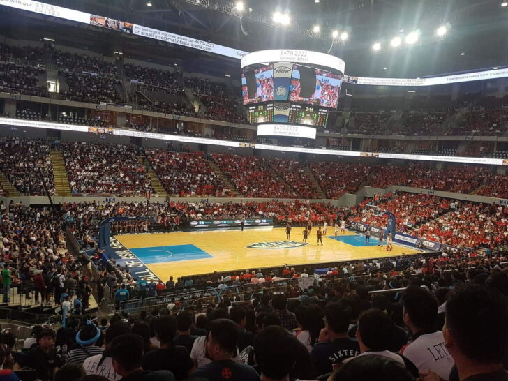 Crowd watching the 2019 NCAA men's basketball championship game
