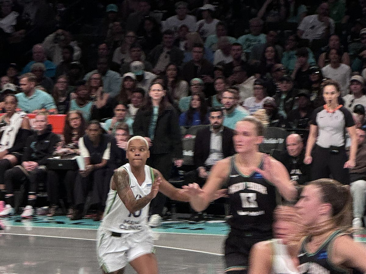 Courtney Williams guards Leonie Fiebich during a basketball game