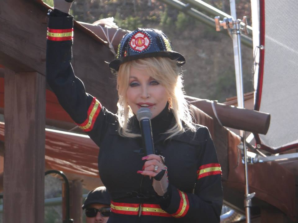Dolly Parton speaking into a microphone at Dollywood in 2014