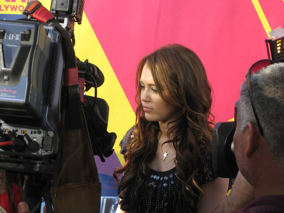 Miley Cyrus on the red carpet at the 2008 MTV Video Music Awards