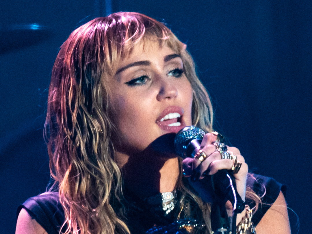 Miley Cyrus singing live at Primavera Sound in 2019