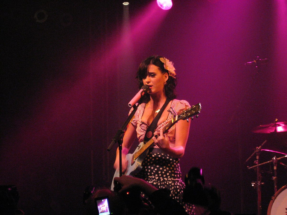 Katy Perry singing live at Postbahnhof in Berlin