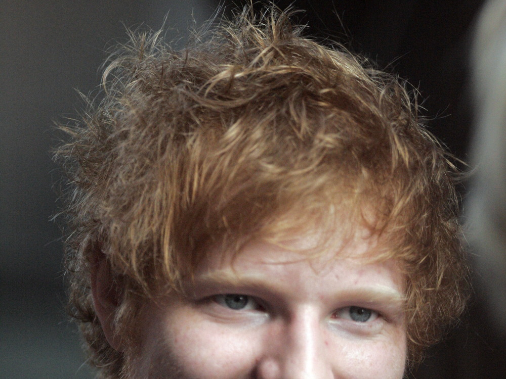 Ed Sheeran singing and playing guitar in Sydney in 2013