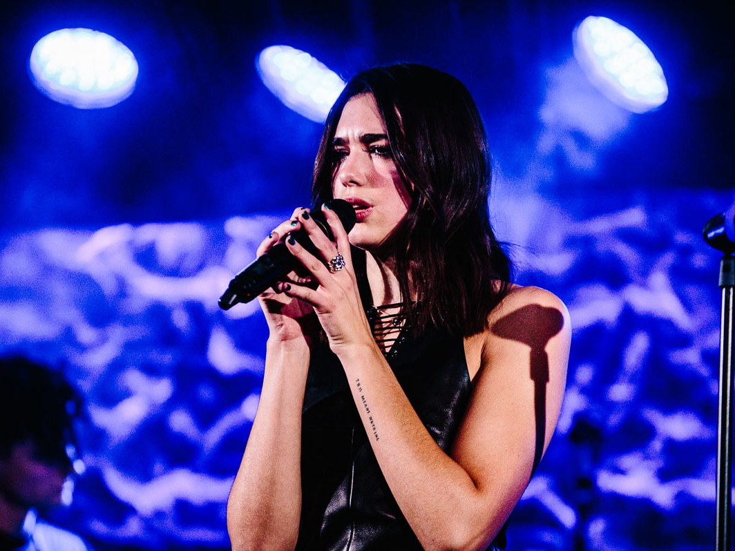 Dua Lipa singing live in New York City in 2016