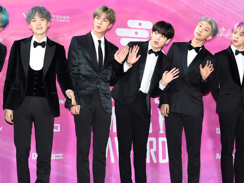 All seven BTS members at the 2019 Seoul Music Awards