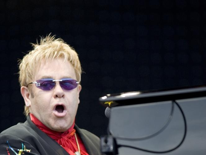 Elton John singing and playing piano in Doncaster in 2008