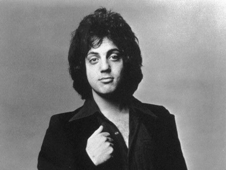 Billy Joel in a 1973 press photo for Piano Man