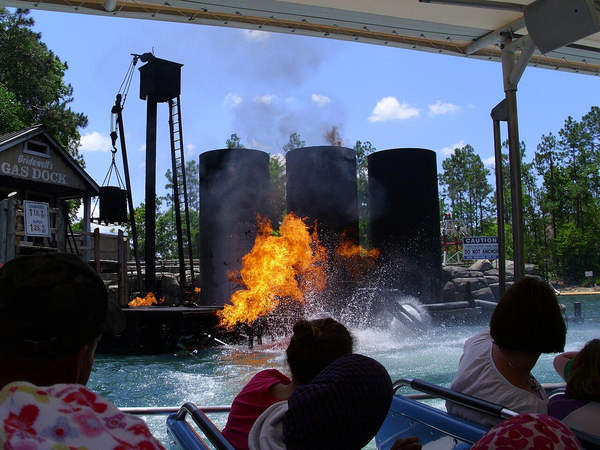 Jaws shark and fire scene on the Universal Studios ride