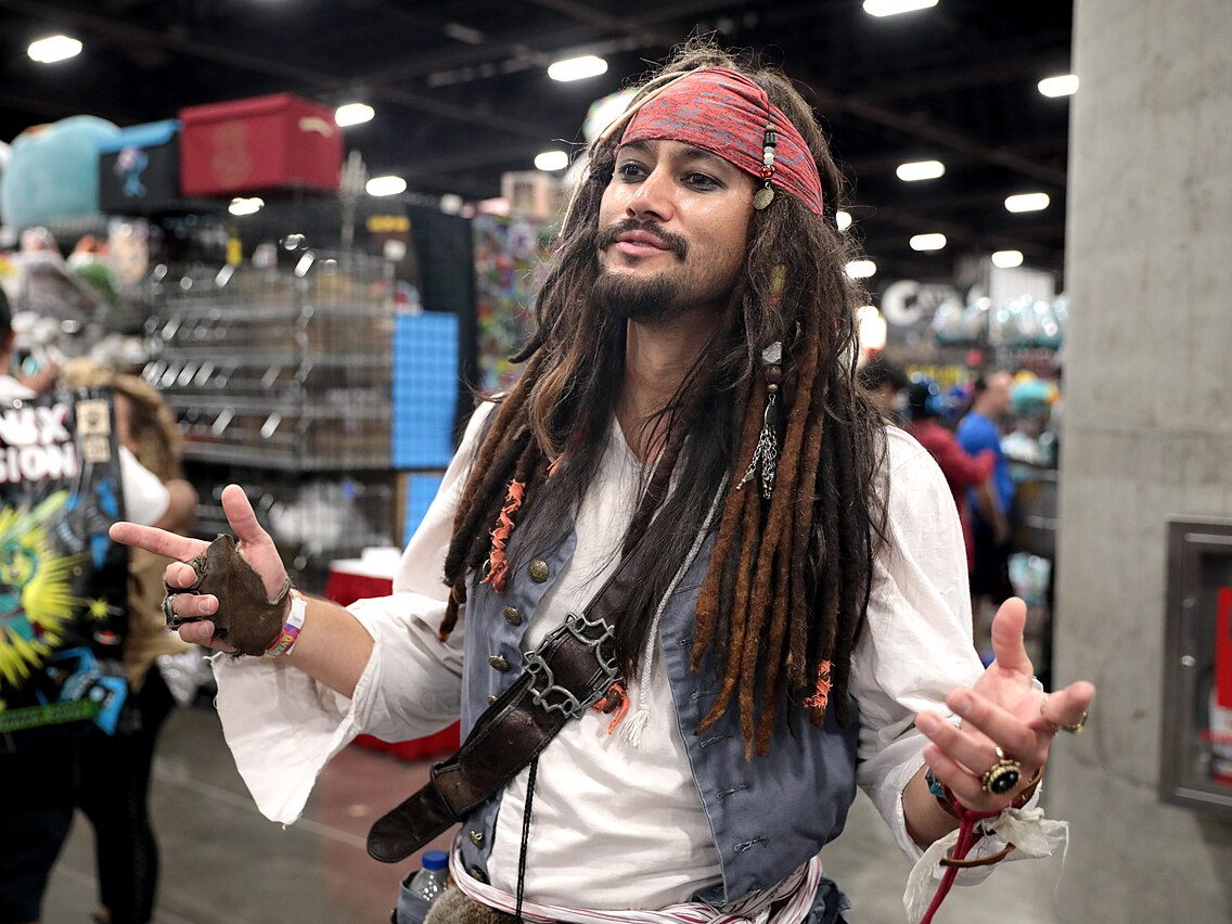 Captain Jack Sparrow cosplayer at Phoenix Fan Fusion